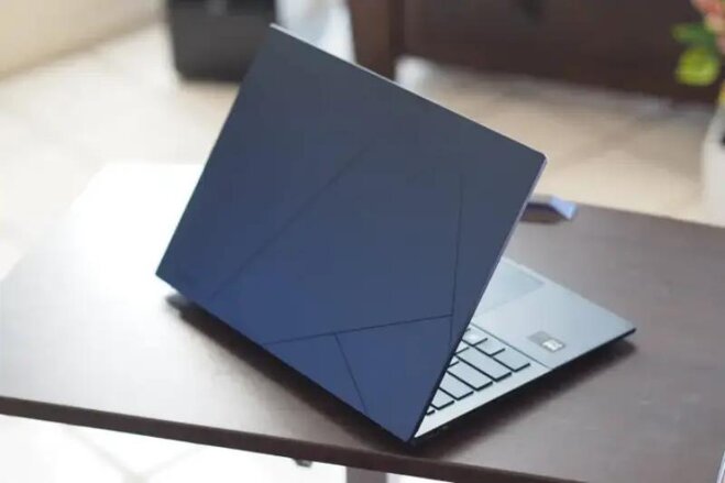 Đánh giá laptop Asus Zenbook S 14 (2024): Core Ultra Series 2 liệu có 'nên cơm nên cháo'?