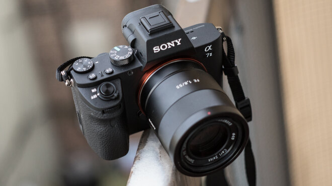 Review Sony A7 Mark II về kiểu dáng  và thiết kế