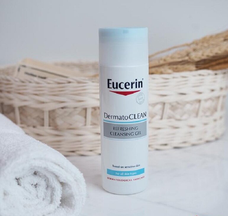 Sữa rửa mặt Eucerin Dermatoclean Refreshing