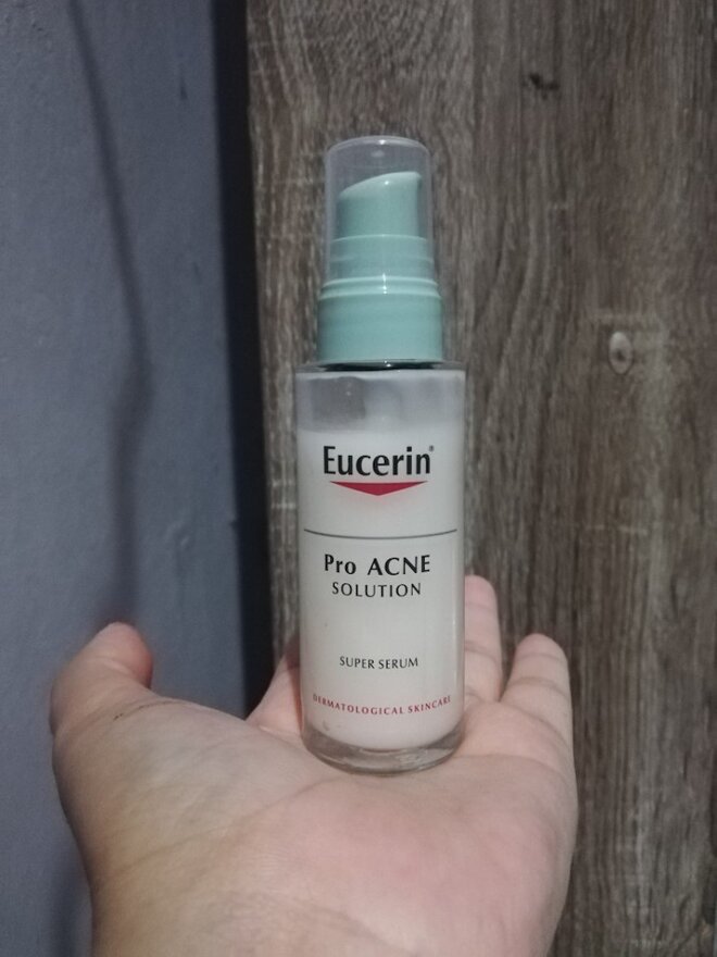 serum Eucerin trị mụn