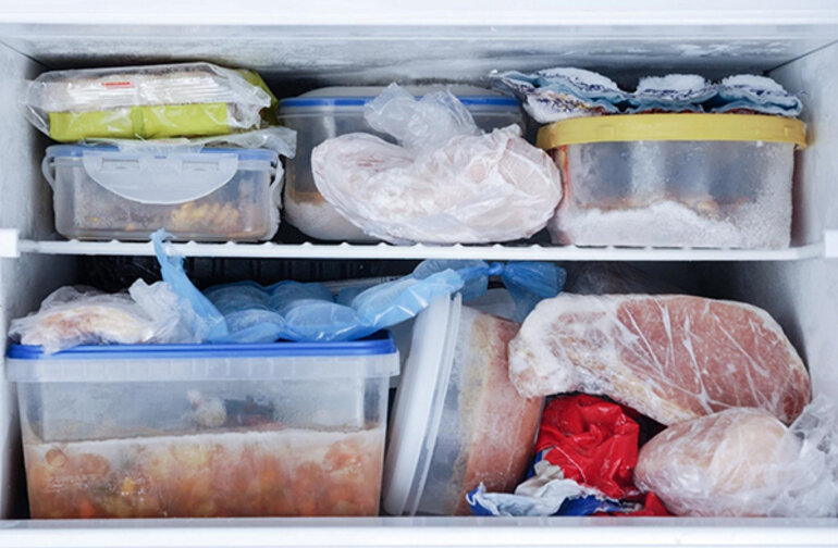 Nếu bạn lưu trữ quá nhiều thực phẩm thì tủ lạnh LG GR-B247WB sẽ không thể làm đá được