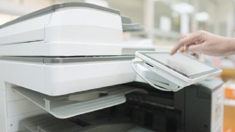 Quyền truy cập bảng ghim của máy photocopy văn phòng kỹ thuật số.