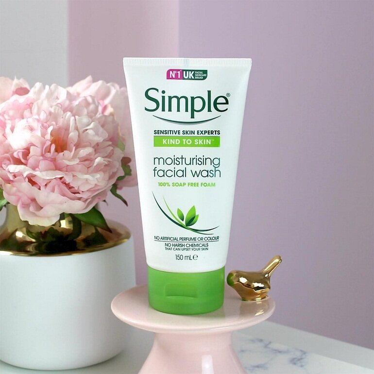 Review sữa rửa mặt Simple Moisturising Facial Wash có rốt không?