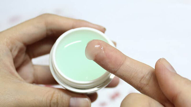 kem dưỡng ẩm dạng gel lỏng sẽ thẩm khấu nhanh hơn