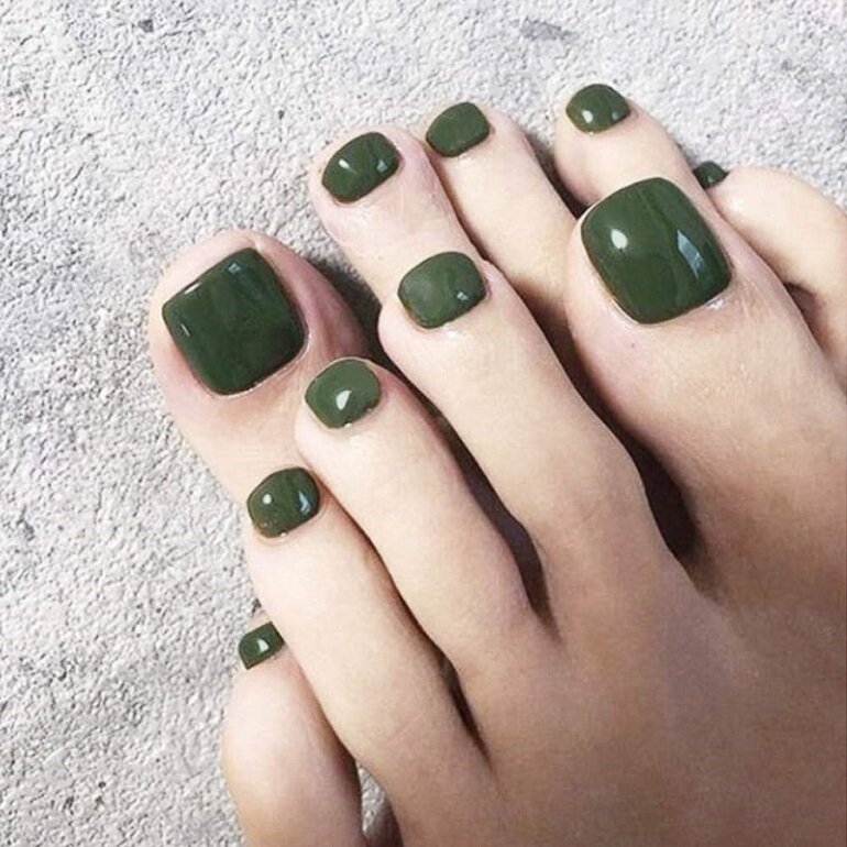 Màu sơn móng chân xanh lá cây đẹp đang là xu hướng mới nhất trong năm