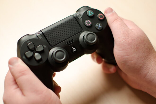 Tay cầm dualshock 4 của Sony 