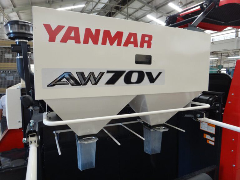 máy gặt Yanmar AW70V