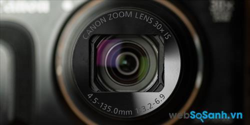 Ống kính của máy ảnh compact Canon PowerShot SX710 HS có tiêu cự 4.5- 135 mm, kết hợp zoom 30x