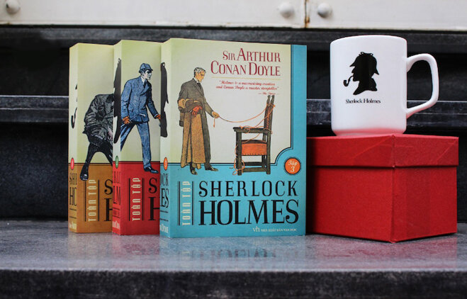 Sherlock Holmes được yêu thích đến mức tác giả Conan Doyle bị người hâm mộ phẫn nộ và “đe dọa” khi ông “kết liễu” cuộc đời của Holmes trong truyện ngắn Vấn đề cuối cùng.