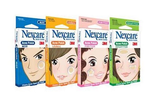 Miếng dán mụn Nexcare được đựng ở trong một hộp vuông nhỏ