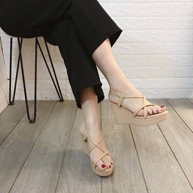 giày sandal đế xuồng