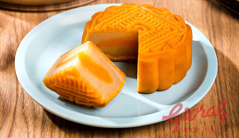 Givral mooncake filled with cheese and 0 eggs