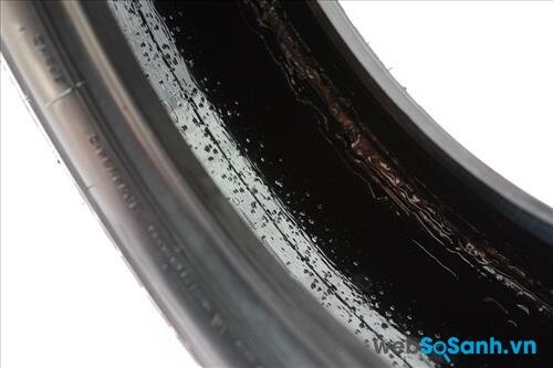Lớp keo phủ bên trong bề mặt của lốp