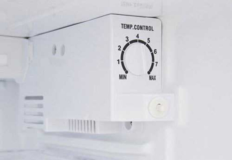 Nút vặn điệu chỉnh nhiệt độ ở ngăn mát tủ lạnh Samsung