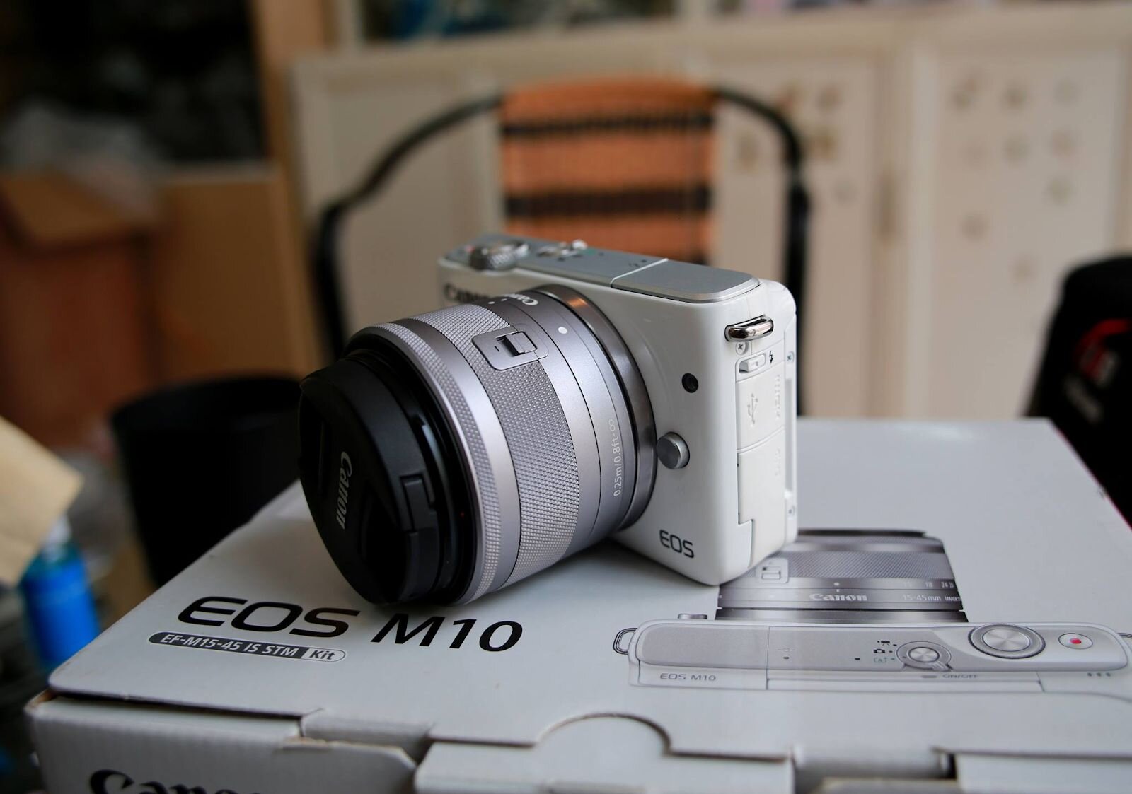 Canon M10 sở hữu nhiều công nghệ hiện đại