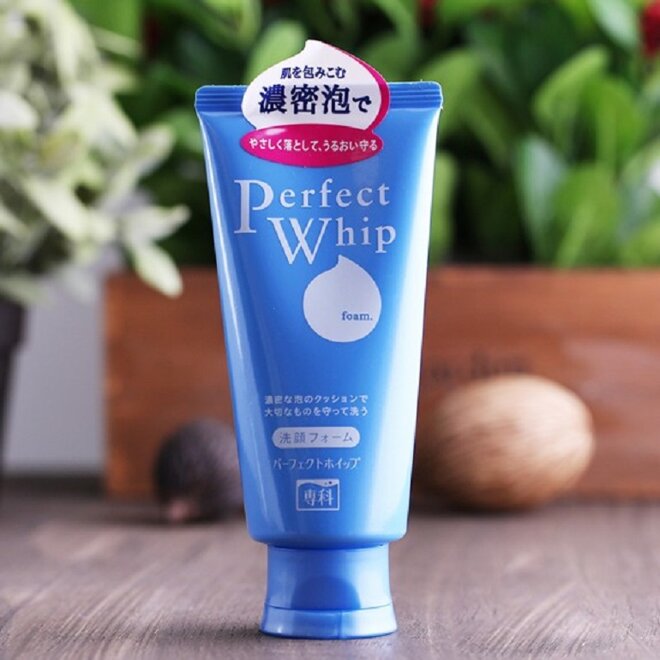 Sữa rửa mặt Perfect Whip màu xanh