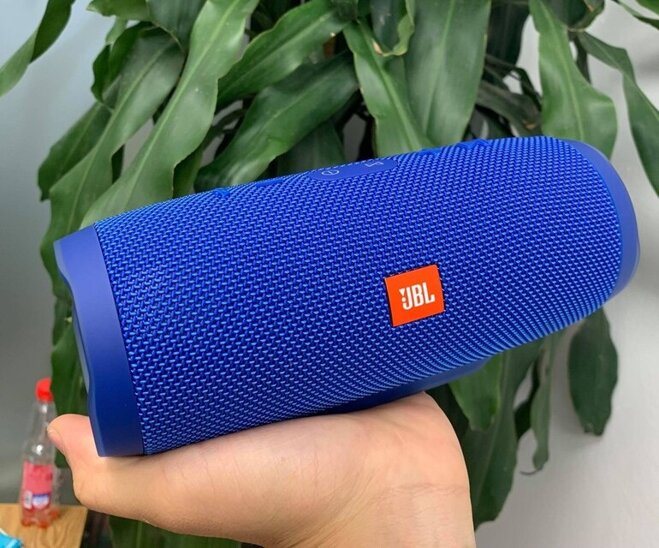 Loa JBL Charge 3 sở hữu thiết kế cơ động, đầy tinh tế