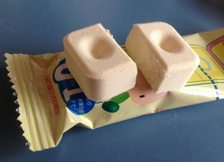 Sữa Meji thanh thiết kế với thanh nhỏ tiện lợi hơn cho mẹ khi cho bé ra ngoài