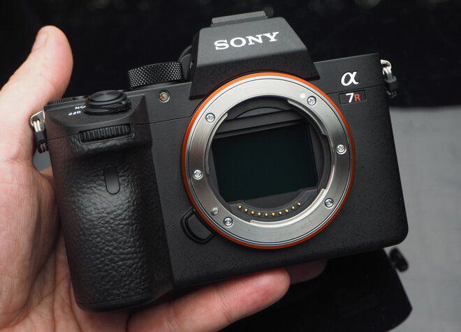 Sony A7 Mark III có hệ thống Hybrid nhanh