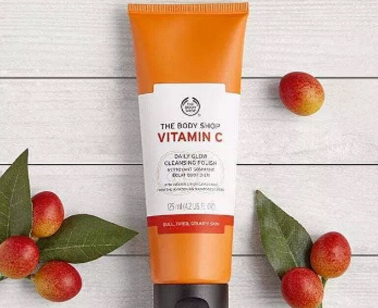 Sữa rửa mặt the body shop vitamin c Facial Cleansing Polish