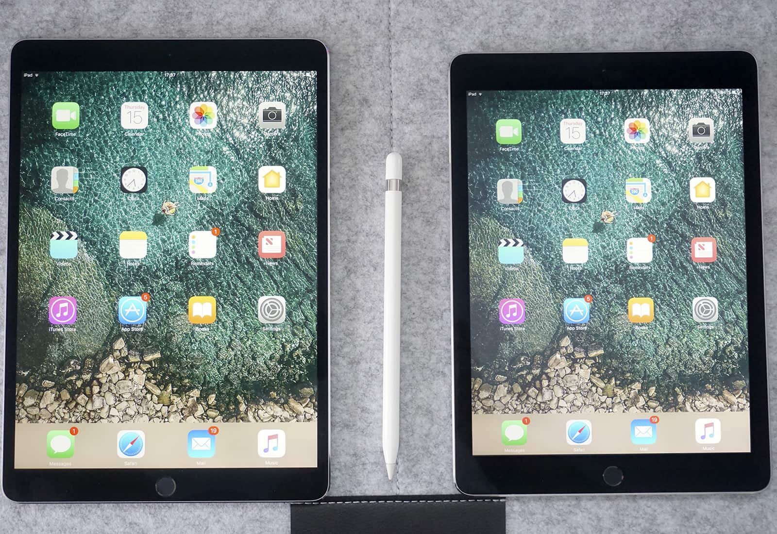 So sánh iPad pro 10.5 inch (trái) với 9.7 inch (phải) 