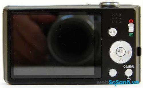 Mặt trước máy ảnh du lịch Lumix DMC-FH5 là màn hình 2.7 inch và các nút chức năng