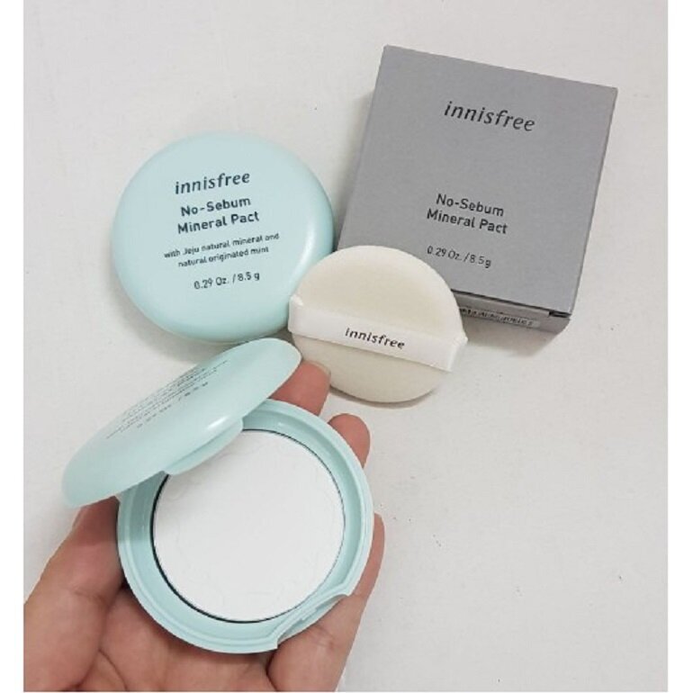 Phấn phủ Innisfree dạng nén có kiềm dầu không?