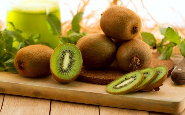 Và cuối cùng là kiwi, thứ quả thơm ngon này sẽ giúp bạn giảm bớt cảm giác thèm ăn vào buổi tối. 