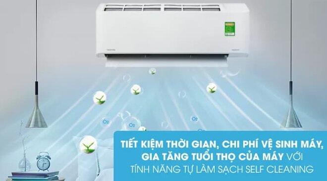 Vệ sinh điều hòa Toshiba RAS-H13C2KCVG-V 1 chiều  định kỳ