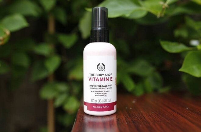 Xịt khoáng cho da khô The Body Shop Vitamin E Hydrating Face Mist