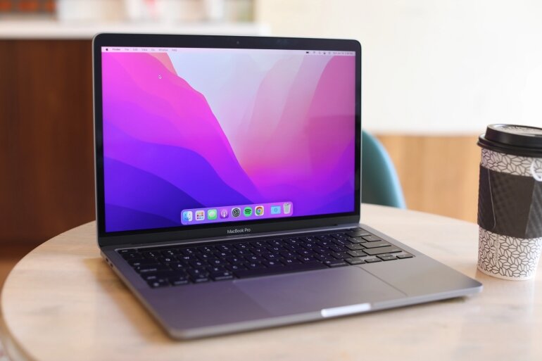 so sánh Samsung Galaxy Book3 Ultra và Apple Macbook Pro