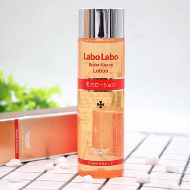 Nước hoa hồng Labo Labo tăng cường sức đề kháng cho da bằng việc bổ sung chất chống oxy hóa với giấm táo và sữa ong chúa