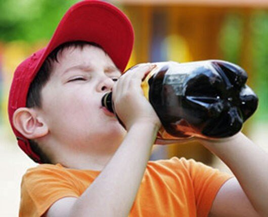 Những đồ uống có ga dễ gây cho con bạn cảm giác no giả dẫn đến biếng ăn