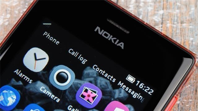 Viền màn hình phía trên của mặt trước có logo thương hiệu Nokia và dải loa thoại