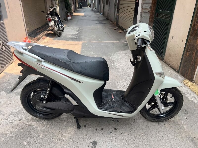 VinFast Feliz 2025 giá rẻ kỷ lục, pin đi gần 300 km/lần sạc