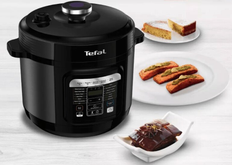 Nồi áp suất điện tử Tefal CY601868 sở hữu thiết kế màu đen sang trọng thích hợp với mọi không gian bếp.