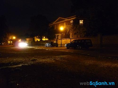 Hình ảnh chụp ở tiêu cự 28 mm, iso 800 và khẩu độ f/3.3 Hình ảnh chụp ở tiêu cự 28 mm, iso 800 và khẩu độ f/3.3