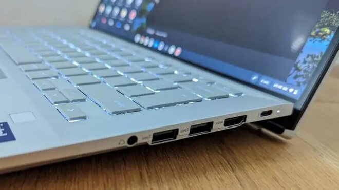 Asus ExpertBook CX54: Định nghĩa lại Chromebook cao cấp cho khối doanh nghiệp!