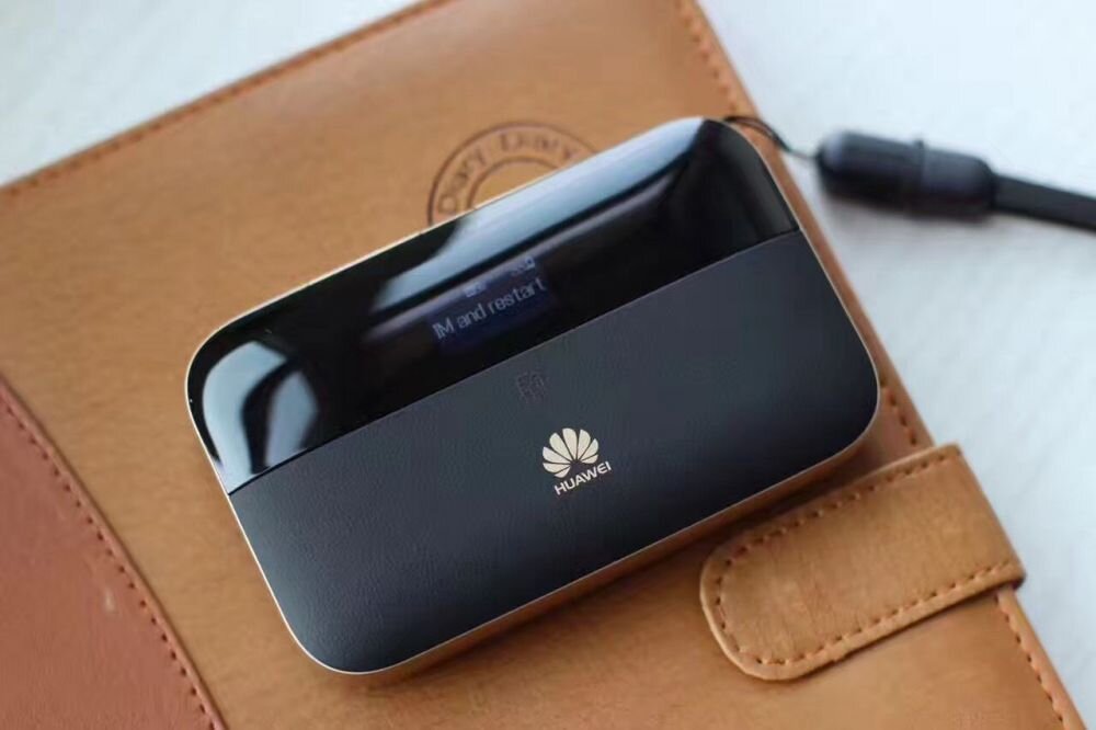 Bộ phát wifi 4G Huawei E5885 với thiết kế nhỏ gọn và hiện đại