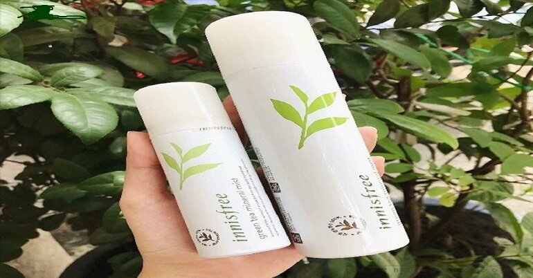 Xịt khoáng Innisfree giữ cho da luôn rạng ngời, tươi tắn