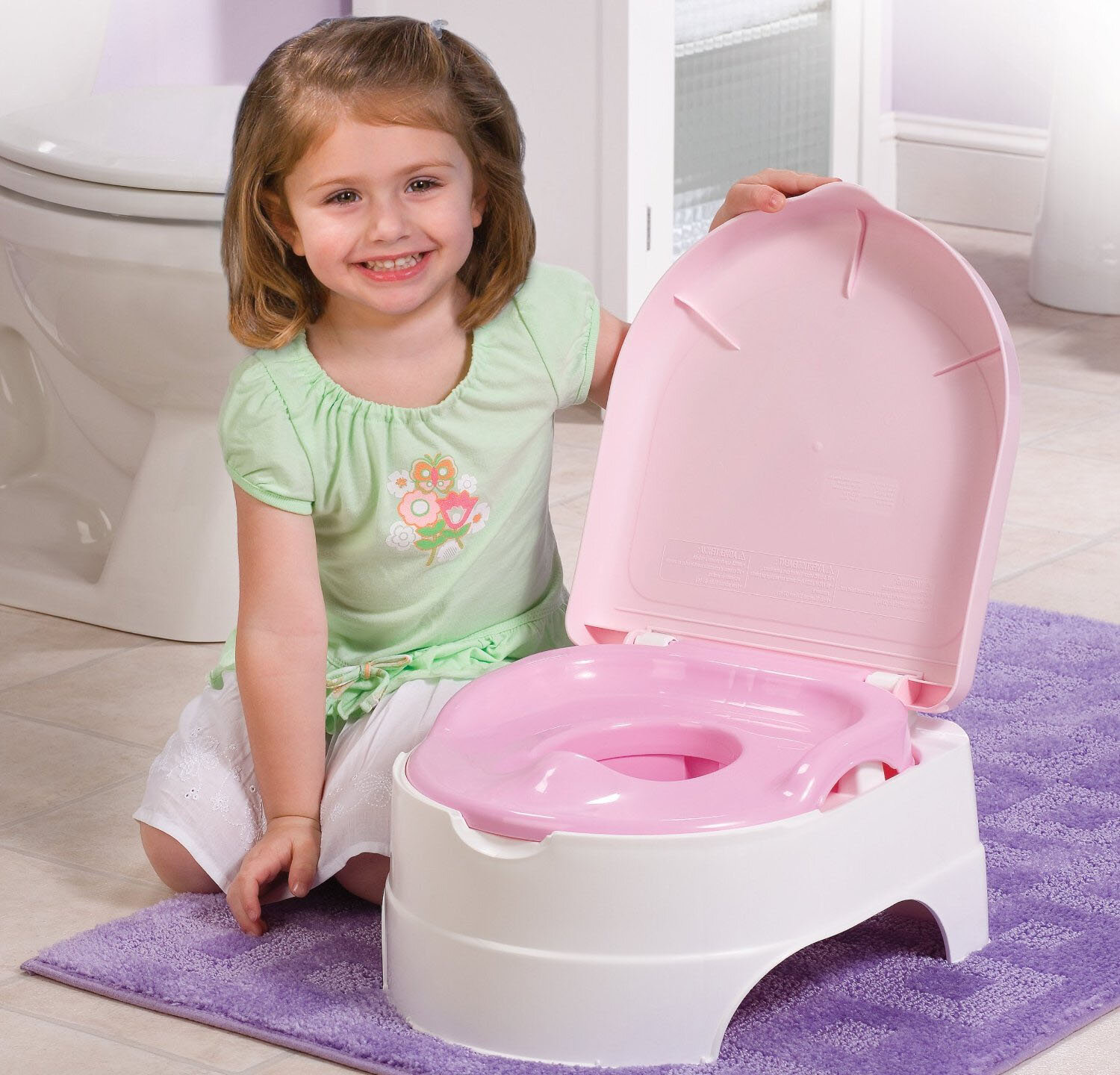 Bô vệ sinh là vật dụng cần thiết trong sinh hoạt hàng ngày của bé