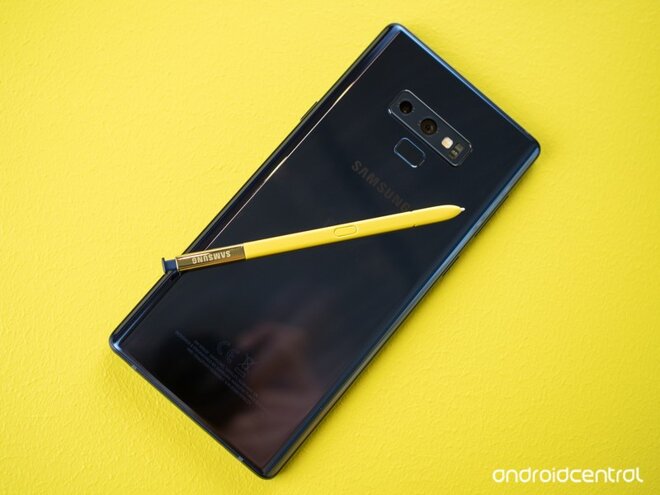 Samsung Galaxy Note 10 phiên bản màu đen pha vàng mạnh mẽ