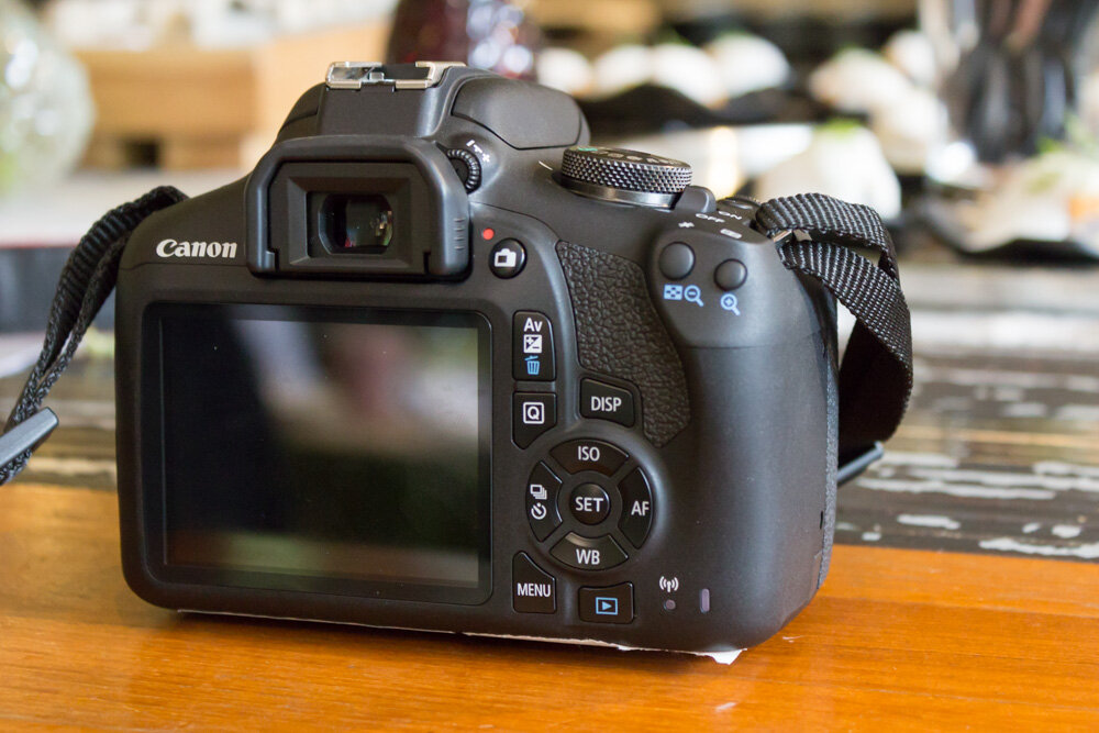 Canon EOS 1500D có nên mua không