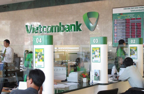 Bạn có thể đến các phòng giao dịch các ngân hàng để làm thẻ Visa