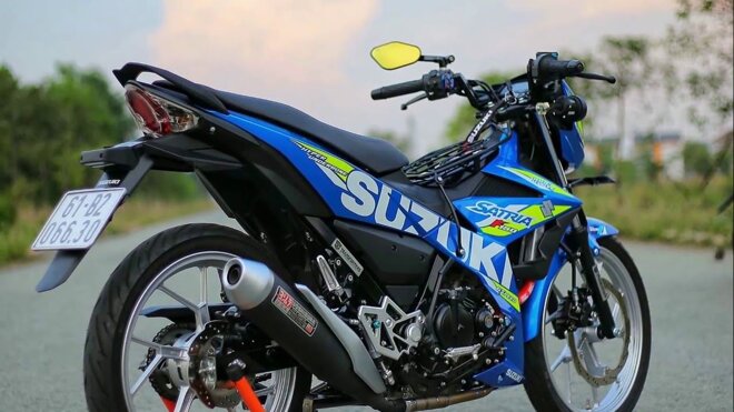 Suzuki Satria F150 màu đen xanh