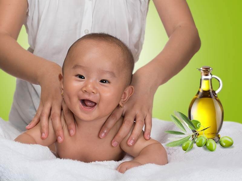 Sử dụng dầu ô liu mát xa cho trẻ cung cấp dưỡng chất