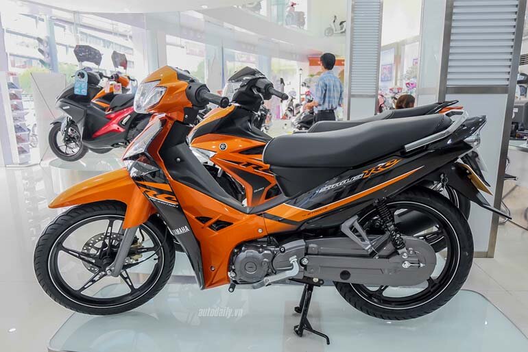 xe máy Yamaha Sirius màu cam đen 2018