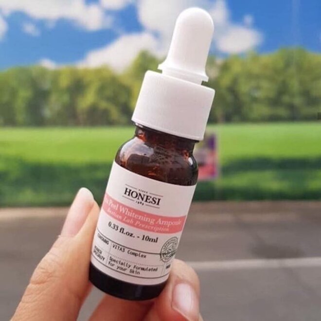 Serum Honesi với tên gọi đầy đủ là tinh chất tế bào gốc Honesi Vita Peel Brightening Ampoule.