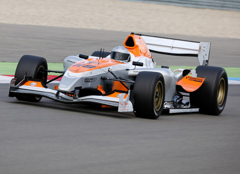 Động cơ của xe đua F1 phải có sức mạnh và dễ điều khiển