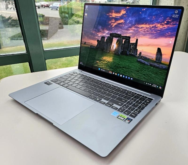 Đánh giá laptop Samsung Galaxy Book 4 Ultra: Sang trọng, bền bỉ!